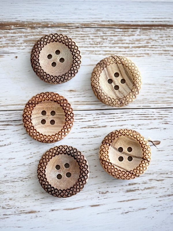 Wooden button 22mm (15977)