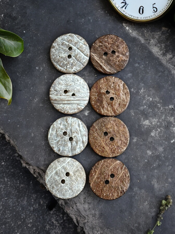 Rustic coconut button 22m