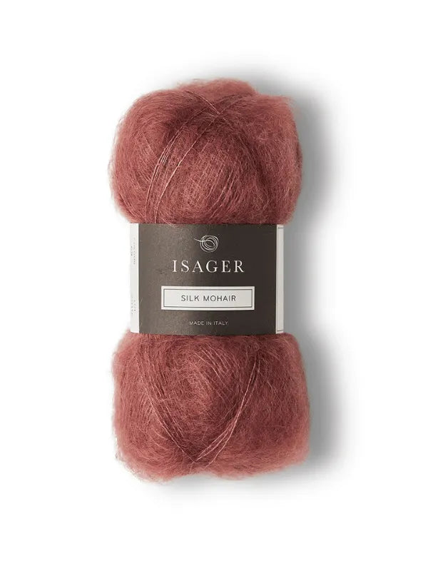 A skein of rose-colored Isager Silk Mohair yarn with a gray and white label, ideal for making the elegant Cumulus Blouse neuleohje using the Cumulus Blouse neuleohje + Isager Silk Mohair set.