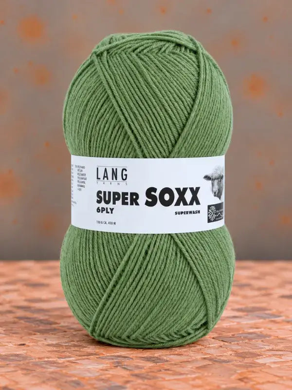 A ball of olive green Lang Yarns Super Soxx 6 ply – kestävä sukkalanka villasta.