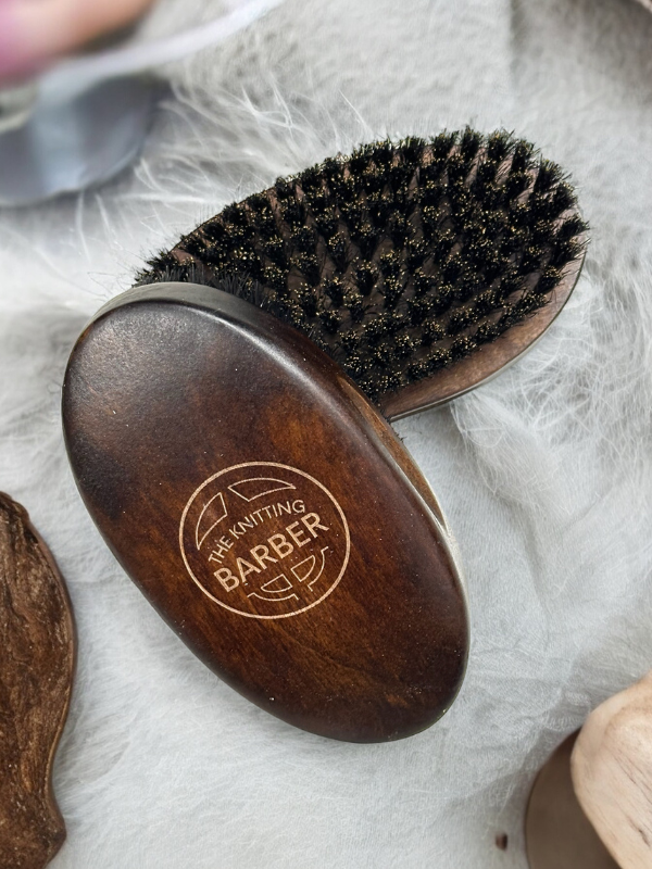 TKB Clothes and wool brush