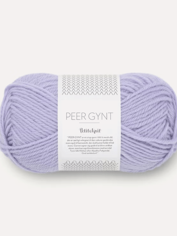 A skein of light purple Petiteknit Amy Sweater ja Sandnes Garn Peer gynt yarn, featuring knitting patterns on the packaging, is displayed against a white background.