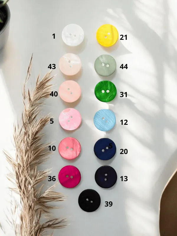 Mother of pearl button 20mm (11359)