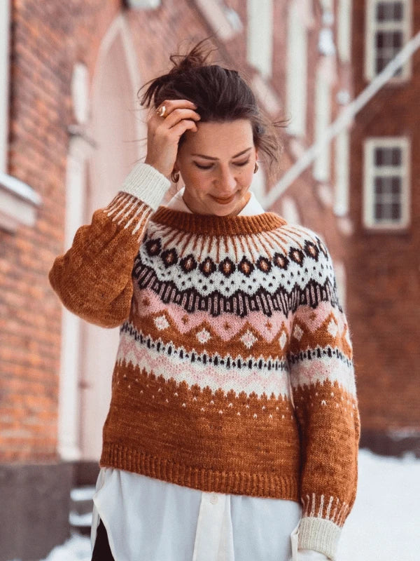 Dirty Caramel paita neuleohje - moderni kirjoneulepaita kaarrokkeesta hihoihin