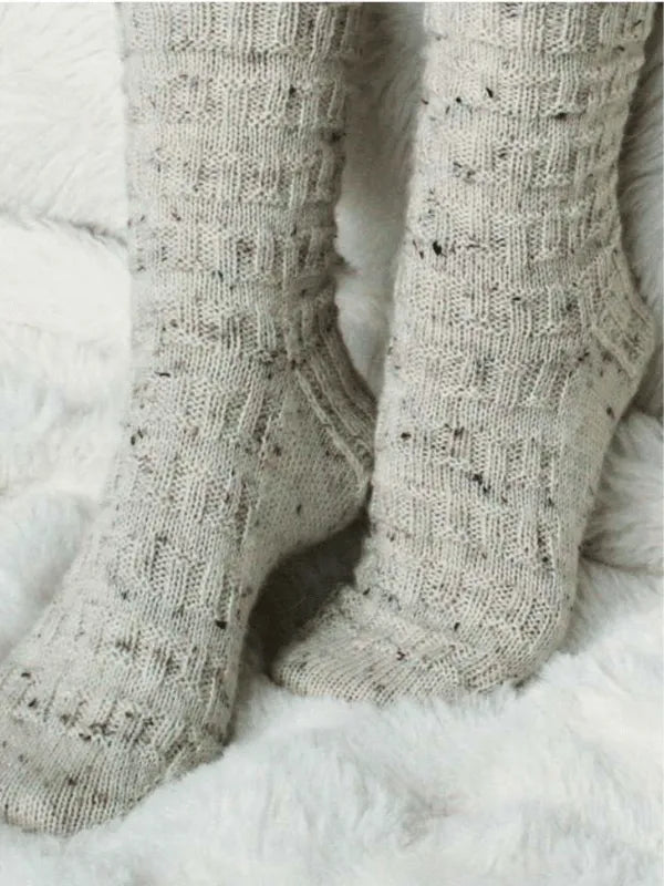 Lauri Finger's sock pattern + Lana Grossa Meilenweit tweed