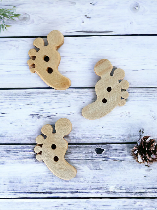 Wooden "Foot" badge/button