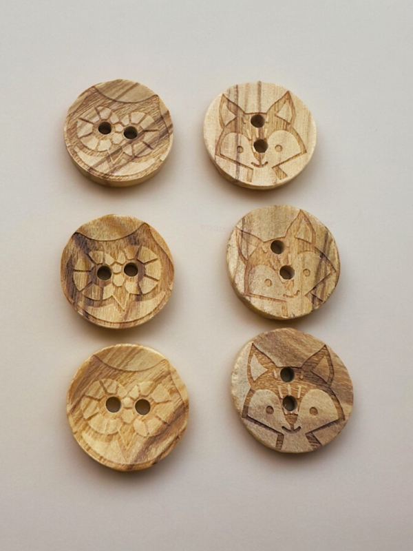 Wooden animal button 15mm