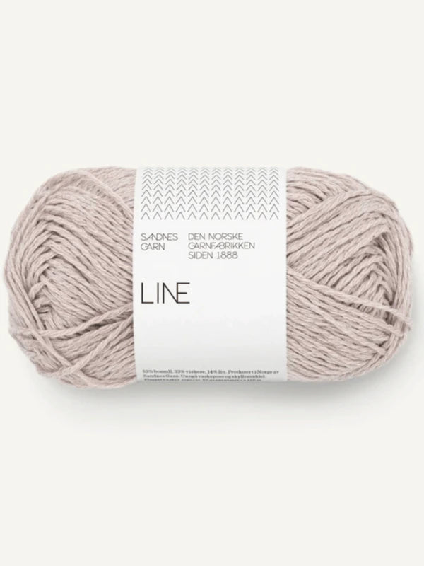 A skein of light beige Sandnes Garn Line yarn with a white label, ideal for making the Milly Sweater & Skirt Neuleohje Suomi +Sandnes Garn line set. The neatly wound yarn looks soft and perfect for your next project.
