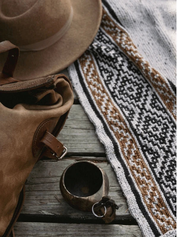 Kiertoteitä neulekirjan sisältö ja neuleohjeet